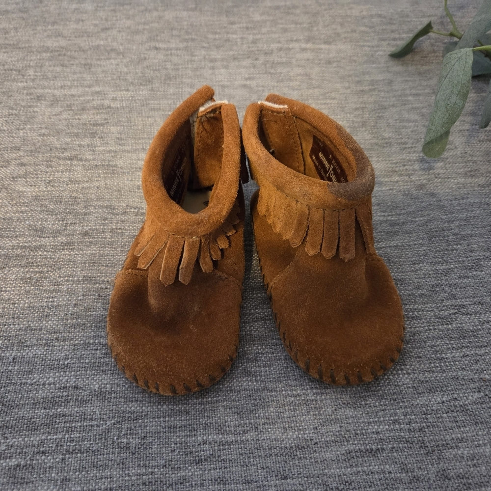 Minnetonka Tan Suede Fringe Pull On Moccasin Booties Infant Size 2